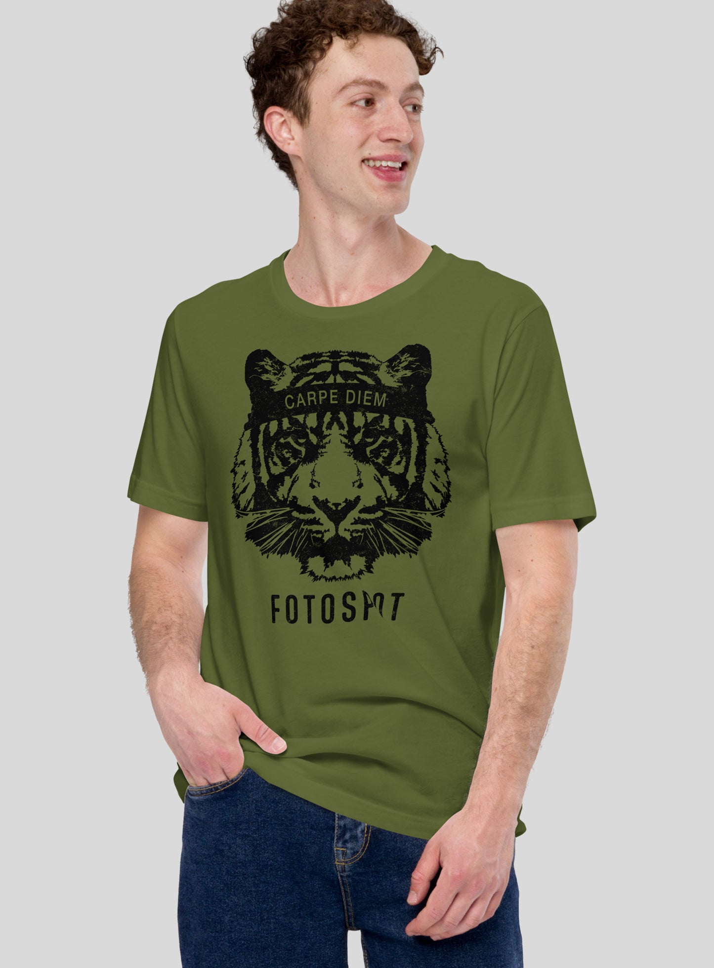Unisex: Fotospot Carpe Diem Tee - Olive